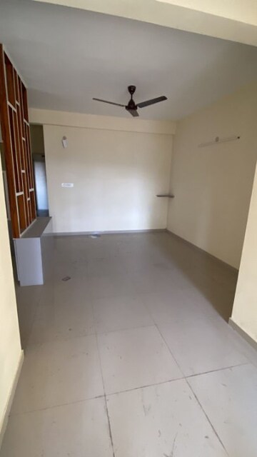 Room in 2 BHK Apartment at Pyramid Elite, Sector 86 – for Rent