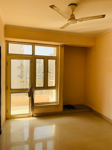 Room in 3 BHK Apartment at Supertech Ecovillage I, Sector 1 Greater Noida – for Rent