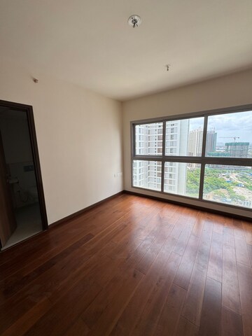 Room in 3 BHK Apartment at Piramal Vaikunth, Balkum Pada – for Rent
