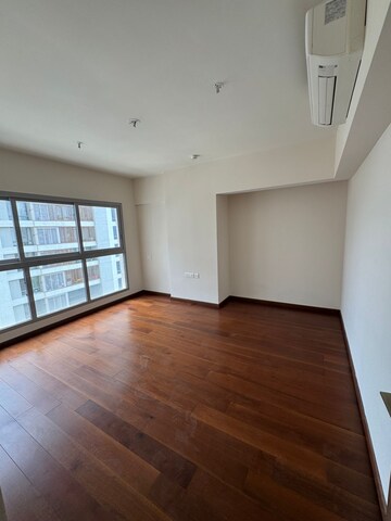 Room in 3 BHK Apartment at Piramal Vaikunth, Balkum Pada – for Rent