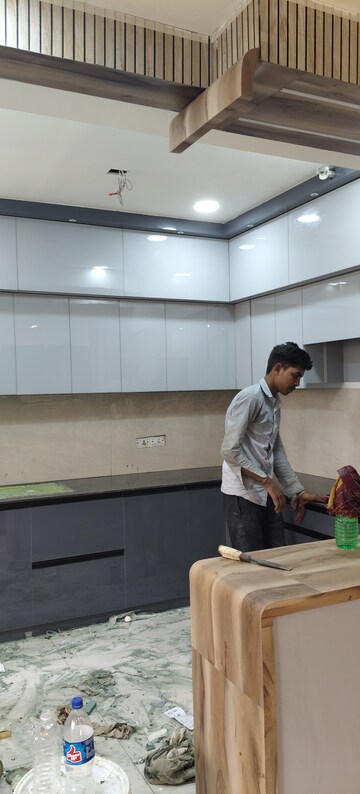 Furnished Amenities in 3 BHK Apartment at Rishita Manhattan, Gomti Nagar – for Rent