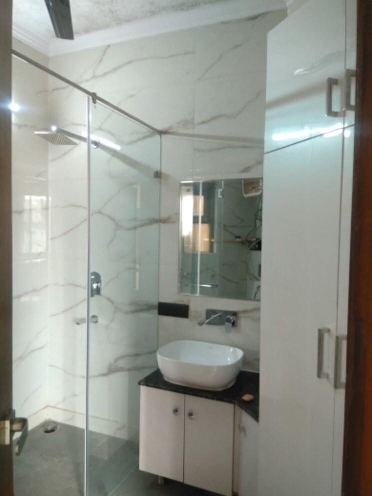Bathroom, sector 10 dwarka 3 Bedroom 2100 Sq.Ft. Apartment In Sector 10 Dwarka Delhi 8798347