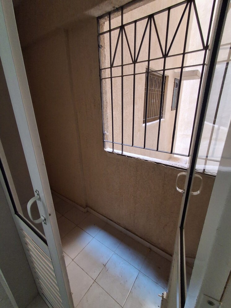 Balcony, dosti-west-county 2 Bedroom 657 Sq.Ft. Apartment In Balkum Pada Thane 8798344