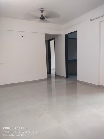 Room in 2 BHK Apartment at Kukreja Heritage, Dhanori – for Rent
