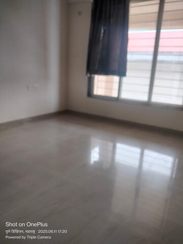 Room in 2 BHK Apartment at Kukreja Heritage, Dhanori – for Rent