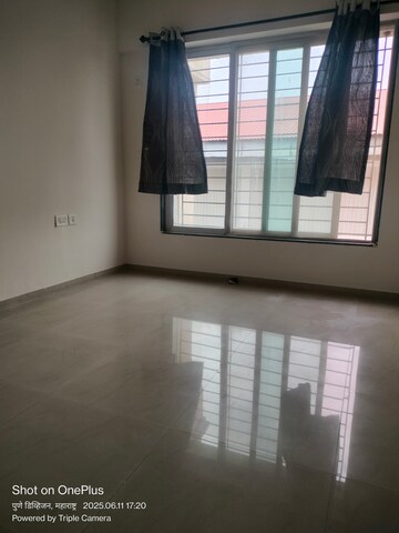 Room in 2 BHK Apartment at Kukreja Heritage, Dhanori – for Rent