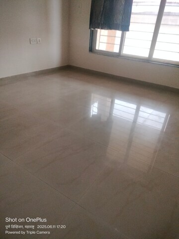 Room in 2 BHK Apartment at Kukreja Heritage, Dhanori – for Rent