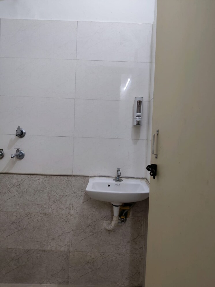 Bathroom, sector 69 3 Bedroom 1400 Sq.Ft. Builder Floor In Sector 69 Gurgaon 8798348