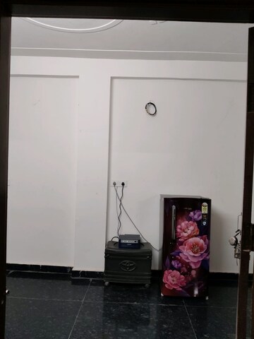 Furnished Amenities in 3 BHK Builder Floor at Sector 69 – for Rent