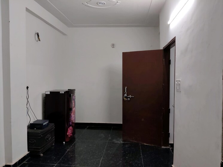  Parking, sector 69 3 Bedroom 1400 Sq.Ft. Builder Floor In Sector 69 Gurgaon 8798348