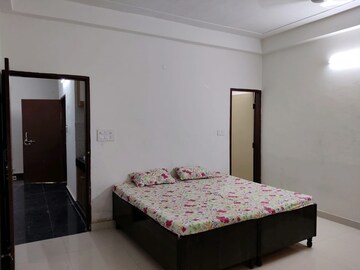 Bedroom in 3 BHK Builder Floor at Sector 69 – for Rent