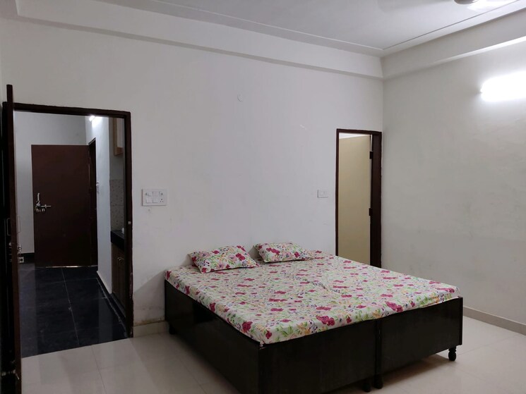 Bedroom, sector 69 3 Bedroom 1400 Sq.Ft. Builder Floor In Sector 69 Gurgaon 8798348