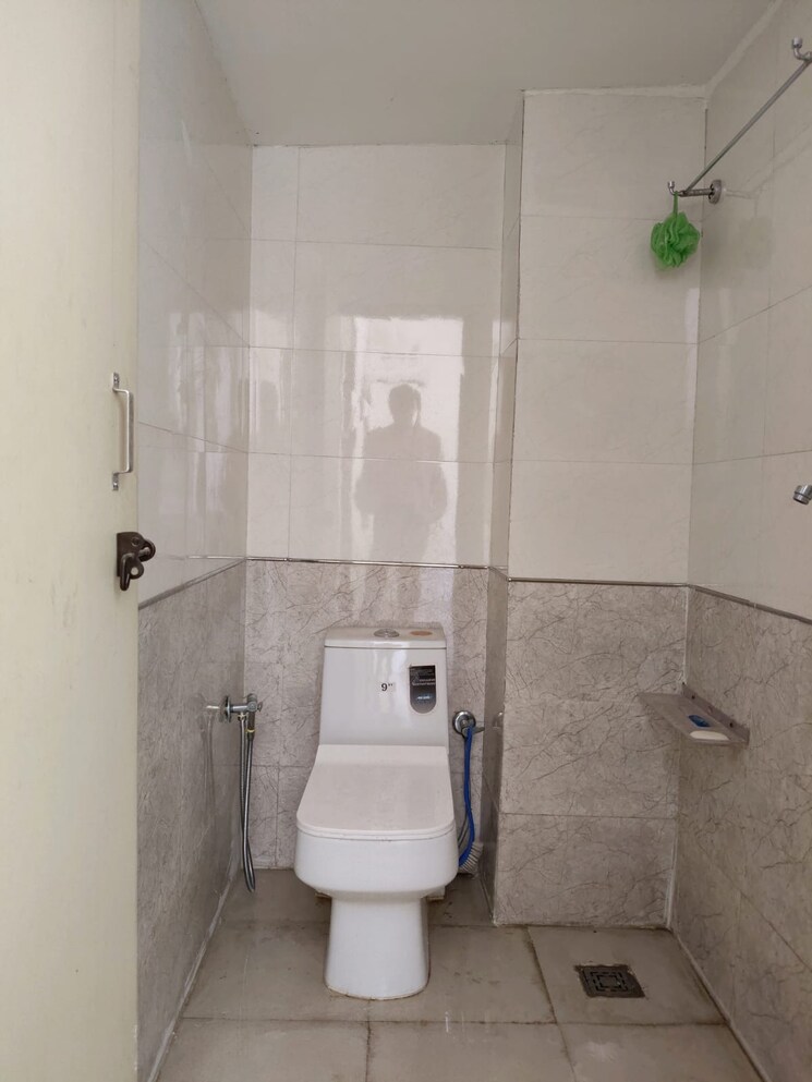 Bathroom, sector 69 3 Bedroom 1400 Sq.Ft. Builder Floor In Sector 69 Gurgaon 8798348