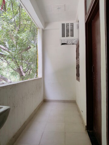 Building Lobby in 3 BHK Builder Floor at Sector 69 – for Rent