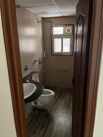 Bathroom in 3 BHK Apartment at Richmond Towers, Richmond Town – for Sale