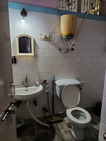 Bathroom in 2 BHK Apartment at Shipra Suncity, Vaibhav Khand – for Rent