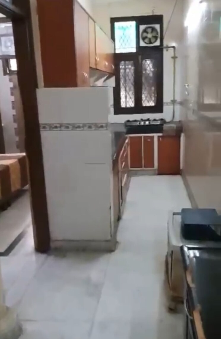 Kitchen, lajpat nagar i 2 Bedroom 900 Sq.Ft. Builder Floor In Lajpat Nagar I Delhi 8798681