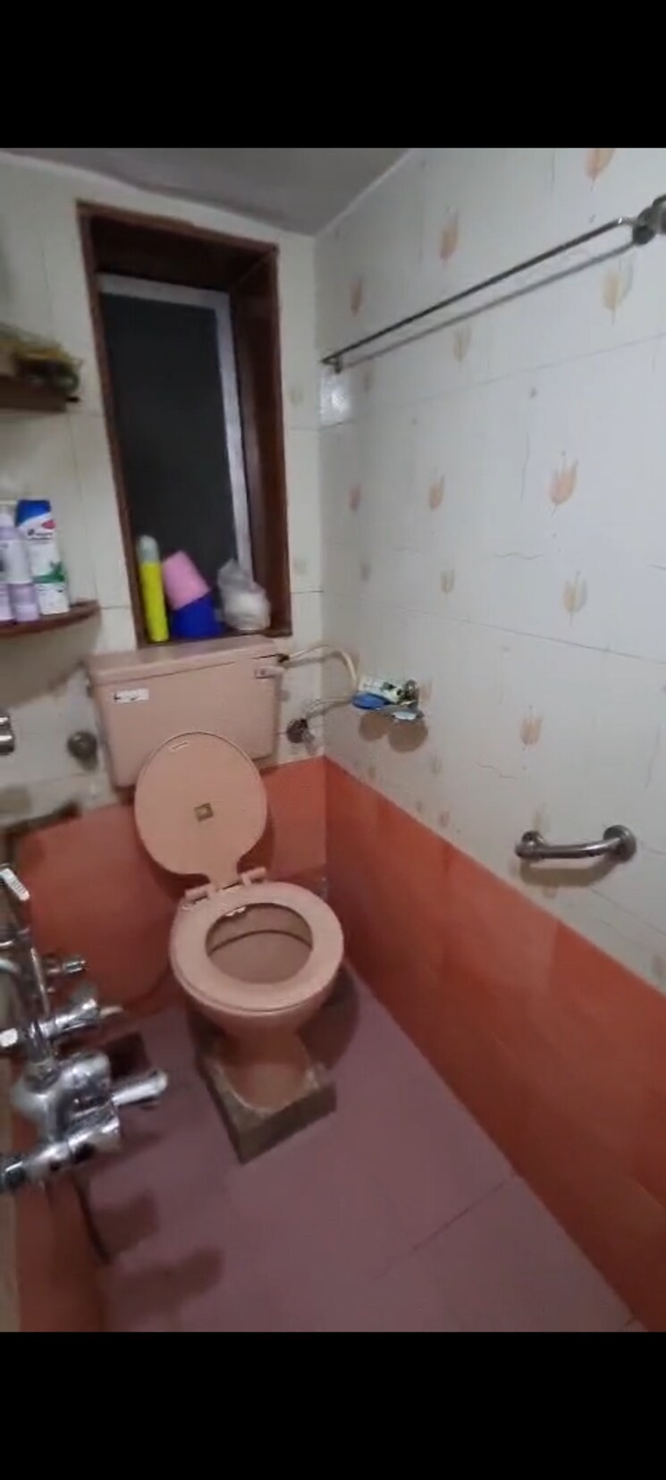 Bathroom, pandurang wadi 1.5 Bedroom 450 Sq.Ft. Apartment In Pandurang Wadi Mumbai 8798827
