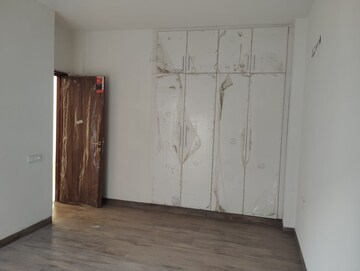 Room in 3 BHK Apartment at Trident Embassy, Sector 1 Greater Noida – for Sale