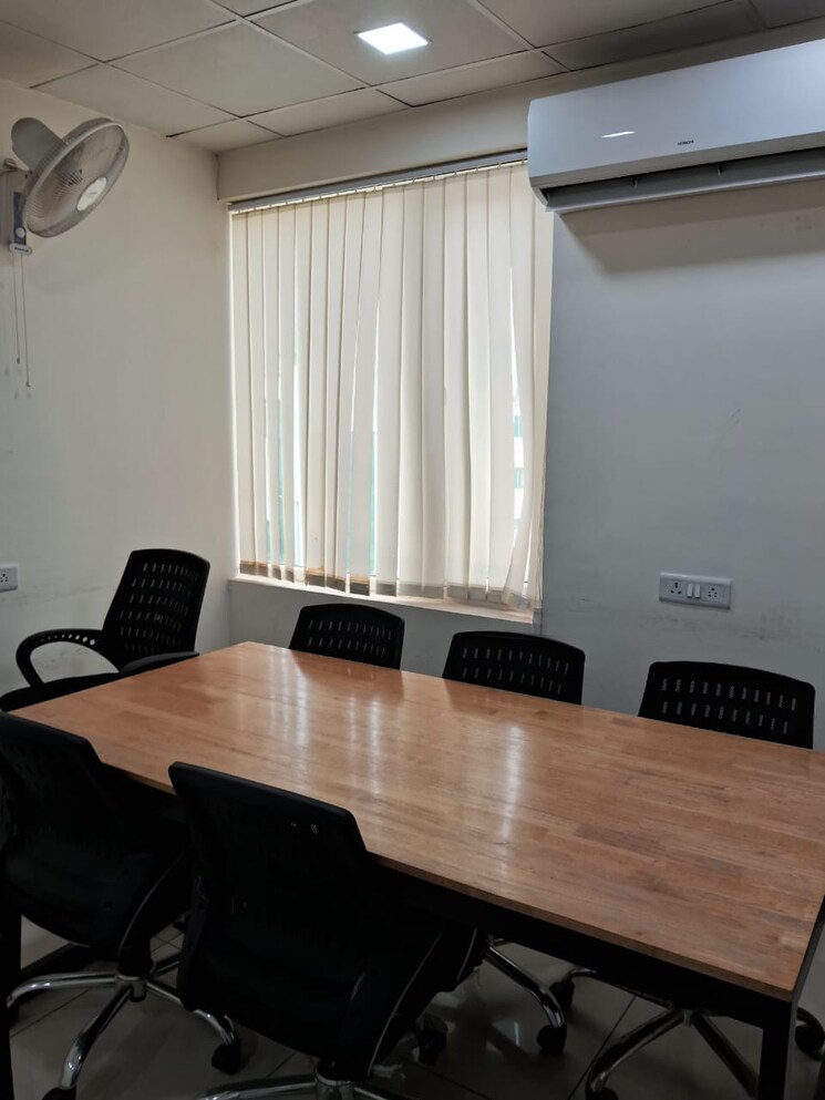 Living Room, sector 3 Commercial Office Space 1250 Sq.Ft. In Sector 3 Noida 8798731