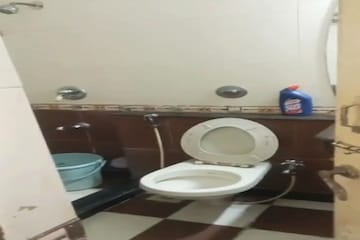 Team Area in 3 BHK Apartment at Sector 12 – for Rent