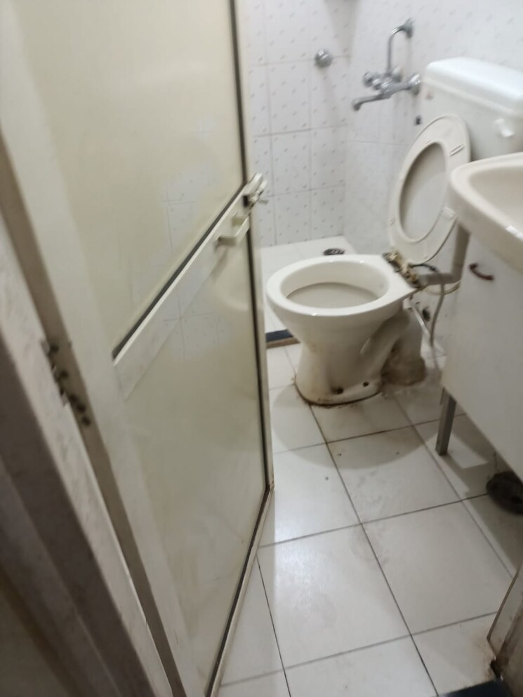 Bathroom, aalap-chs-hindu-colony 1 RK 320 Sq.Ft. Apartment In Dadar East Mumbai 8798915