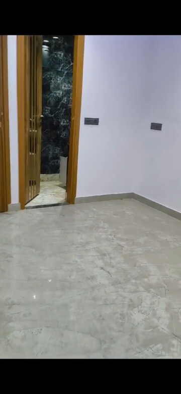 Room in 3 BHK Builder Floor at Govindpuri – for Sale