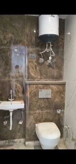 Furnished Amenities in 3 BHK Builder Floor at Govindpuri – for Sale