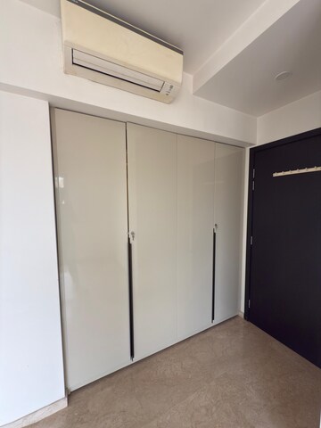 Room in 2 BHK Apartment at LnT Veridian, Powai – for Rent