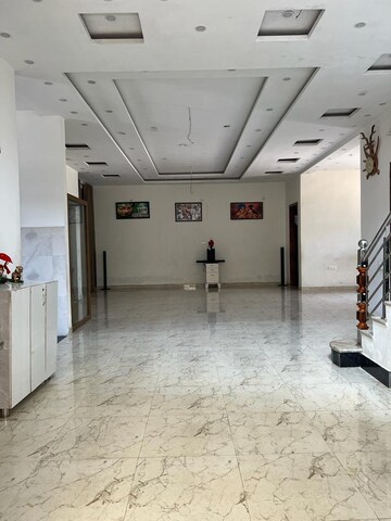 Parking in 3.5 BHK Apartment at M3M Golf Estate, Sector 65 – for Rent