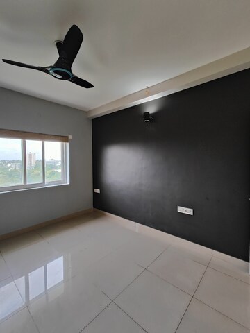 Room in 3 BHK Apartment at Mantri Webcity, Hennur – for Rent