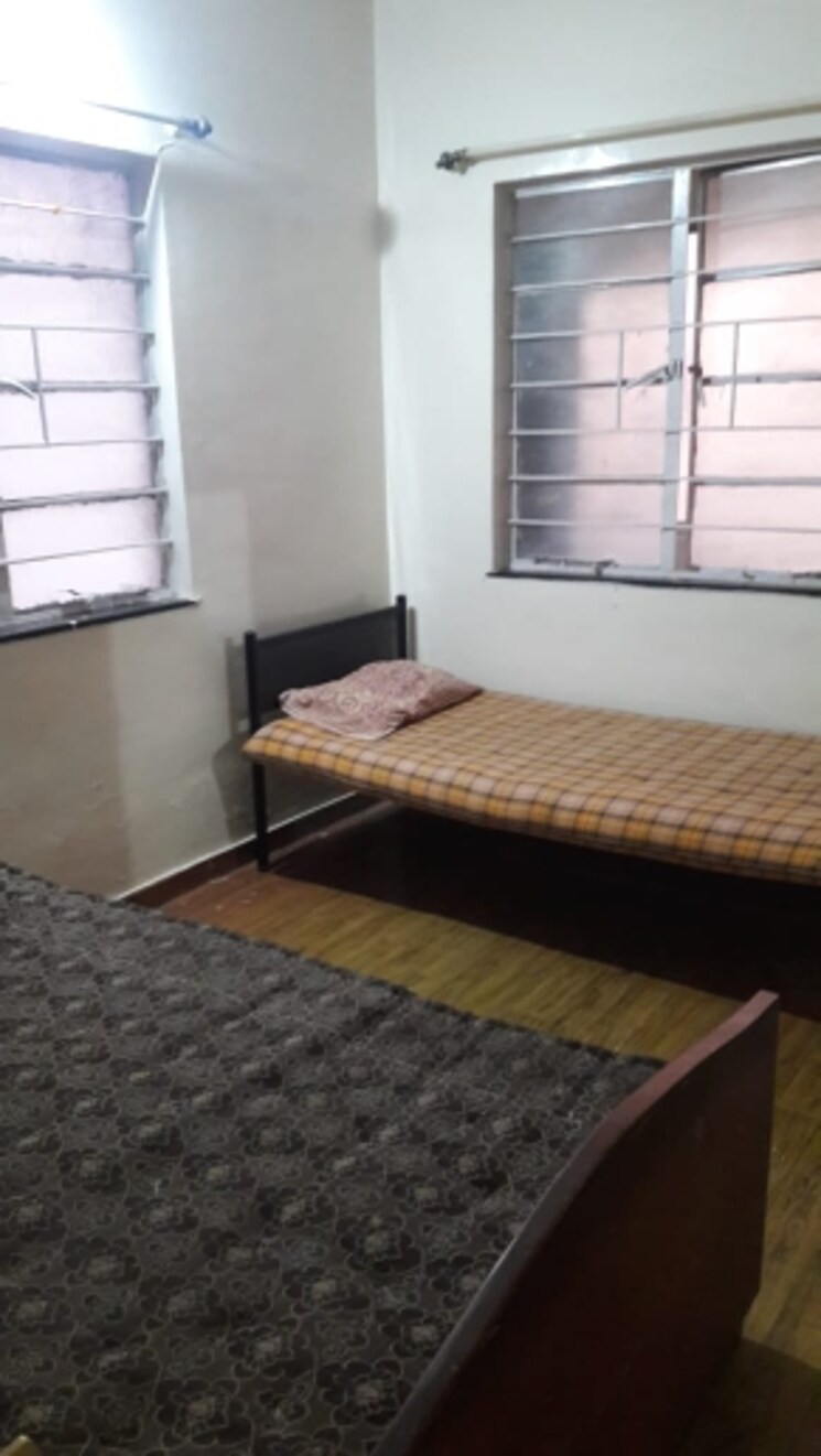 Room, senapati bapat road Pg For Girls In Senapati Bapat Road 8799182
