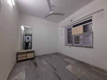Room in 1 BHK Apartment at Raheja Township, Malad East – for Rent