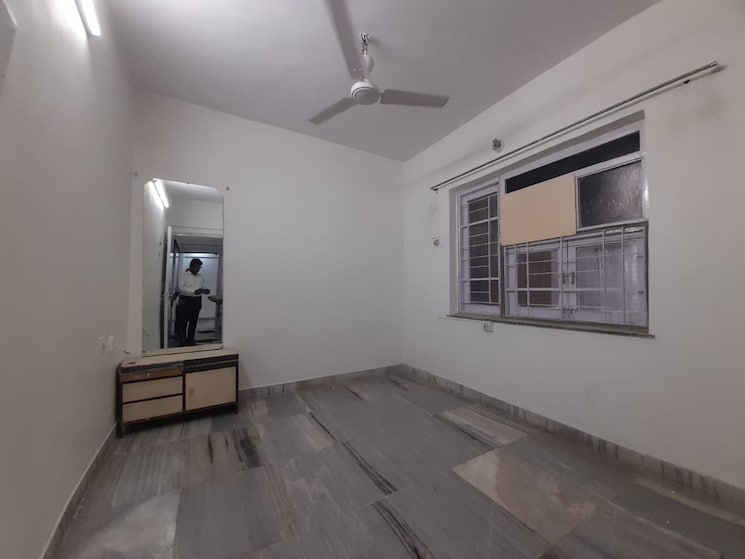 Room, raheja-township 1 Bedroom 630 Sq.Ft. Apartment In Malad East Mumbai 8799187