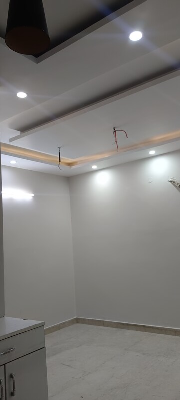 Furnished Amenities in 2 BHK Builder Floor at Ashok Nagar – for Rent
