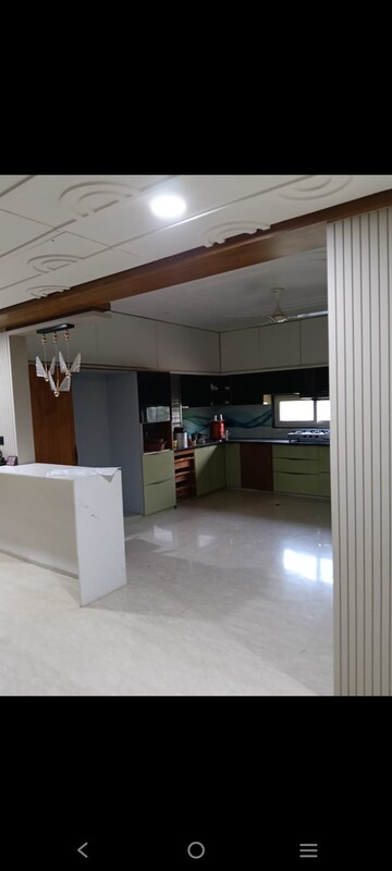 Room in 5 BHK Apartment at Status Ananta, Chandkheda – for Rent