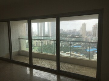Room in 3 BHK Apartment at Oberoi Realty Exquisite, Goregaon East – for Rent