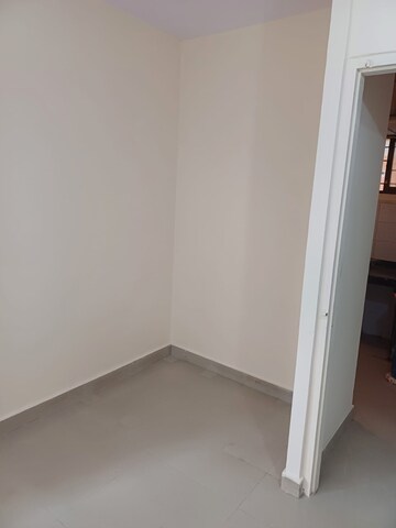 Room in 1 BHK Apartment at Jaldhara Sra Chs, Goregaon East – for Rent