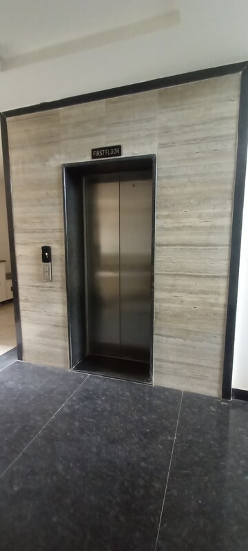 Room in 3 BHK Apartment at Crown Whistling Woods, Kokapet – for Rent