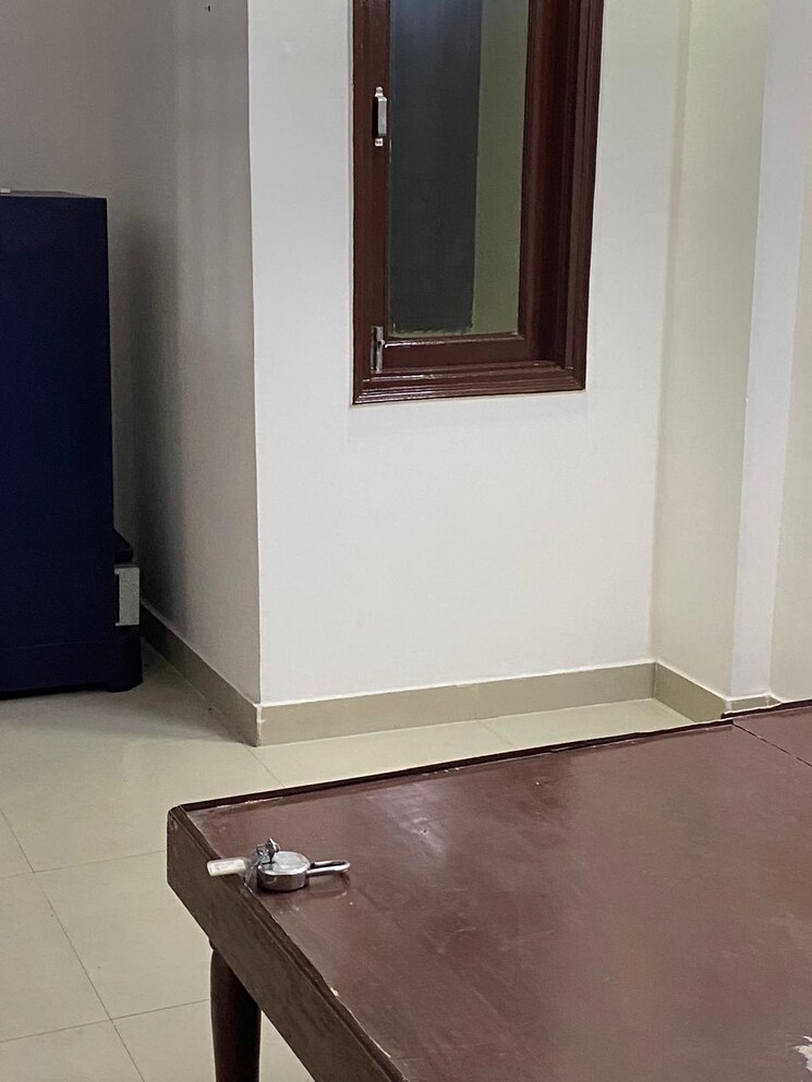 Room, mayur vihar 1.5 Bedroom 550 Sq.Ft. Builder Floor In Mayur Vihar Delhi 8799298