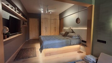 Bedroom in 3.5 BHK Apartment at Ashiana Apartment Bandra, Bandra West – for Rent