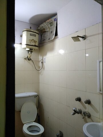 Bathroom in 1 BHK Builder Floor at Lajpat Nagar 4 – for Rent