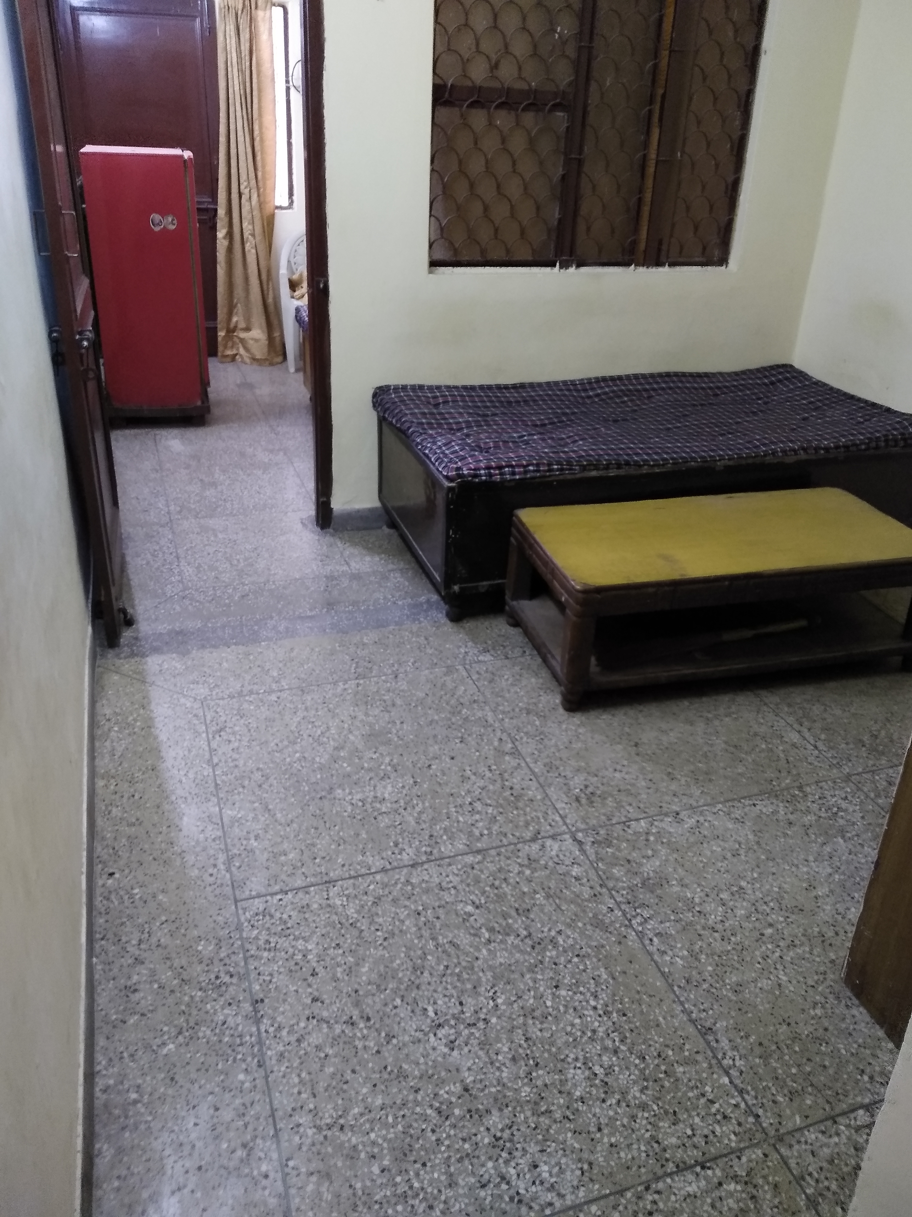 1 BHK Builder Floor For Rent in Lajpat NagaR-4