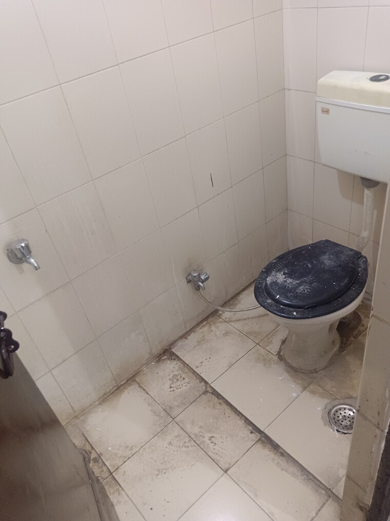 Bathroom, molarband 1 Bedroom 516 Sq.Ft. Apartment In Molarband Delhi 8799440