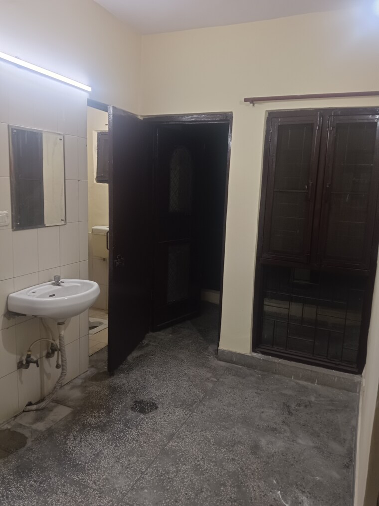 Attached Bathroom, molarband 1 Bedroom 516 Sq.Ft. Apartment In Molarband Delhi 8799440