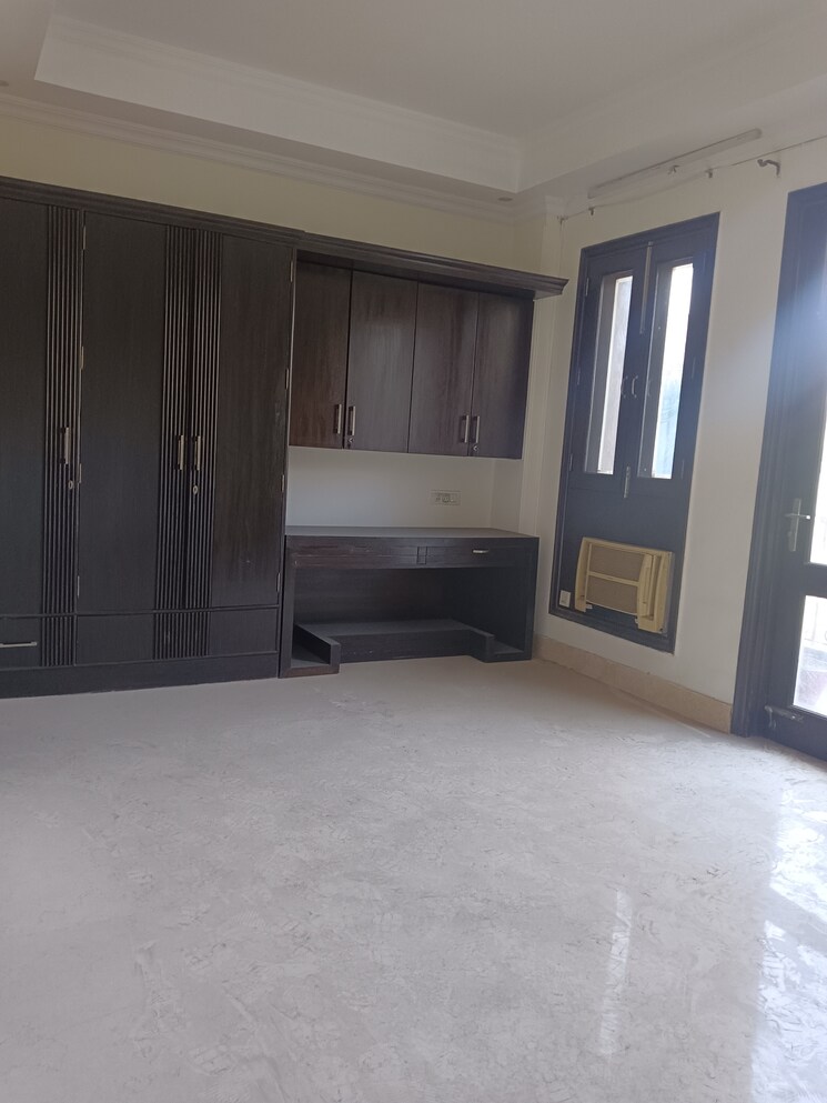 Room, soami nagar 4 Bedroom 2700 Sq.Ft. Builder Floor In Soami Nagar Delhi 8799466