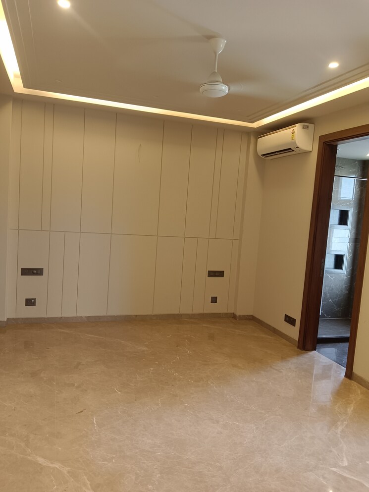Room, soami nagar 4 Bedroom 2700 Sq.Ft. Builder Floor In Soami Nagar Delhi 8799474