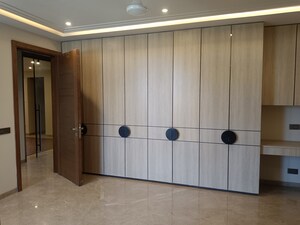 Furnished Amenities in 4 BHK Builder Floor at Soami Nagar – for Sale