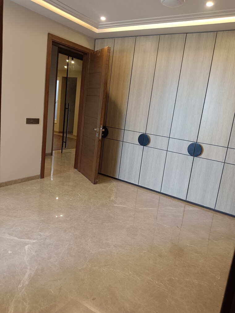 Room, soami nagar 4 Bedroom 2700 Sq.Ft. Builder Floor In Soami Nagar Delhi 8799474