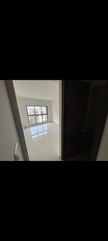 Room in 3 BHK Apartment at Rajesh Raj Infinia, Malad West – for Rent